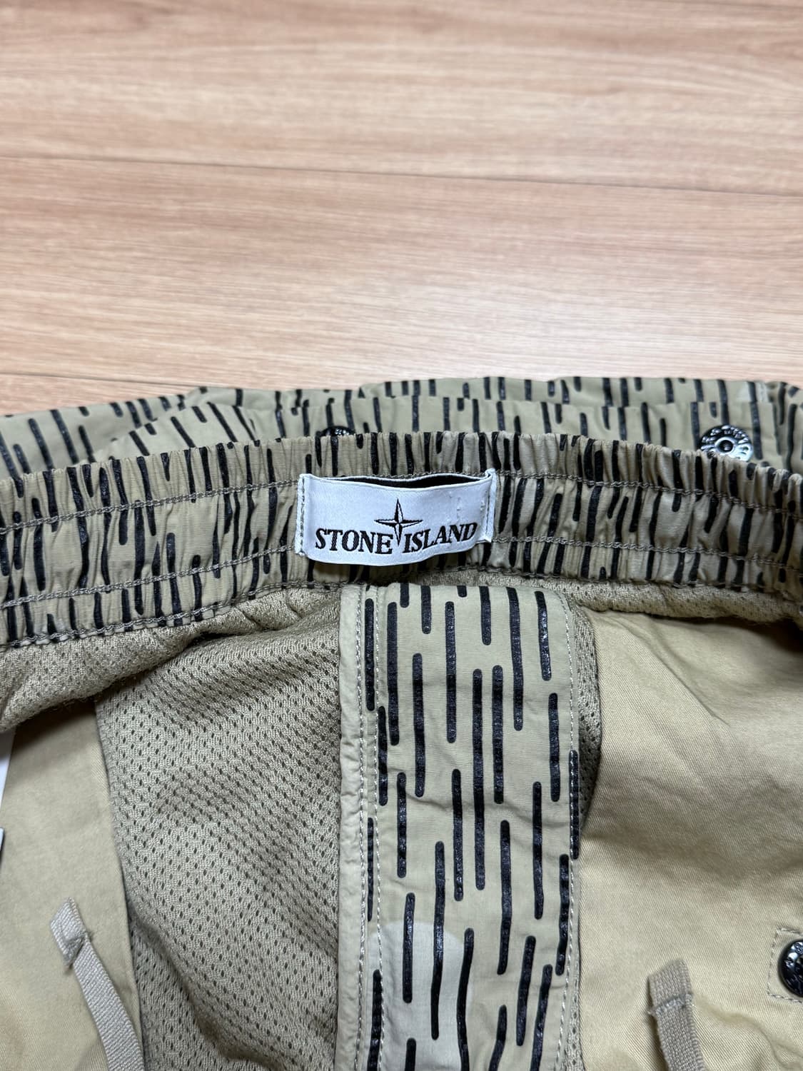 스톤아일랜드 레인카모 반바지 상품이미지3