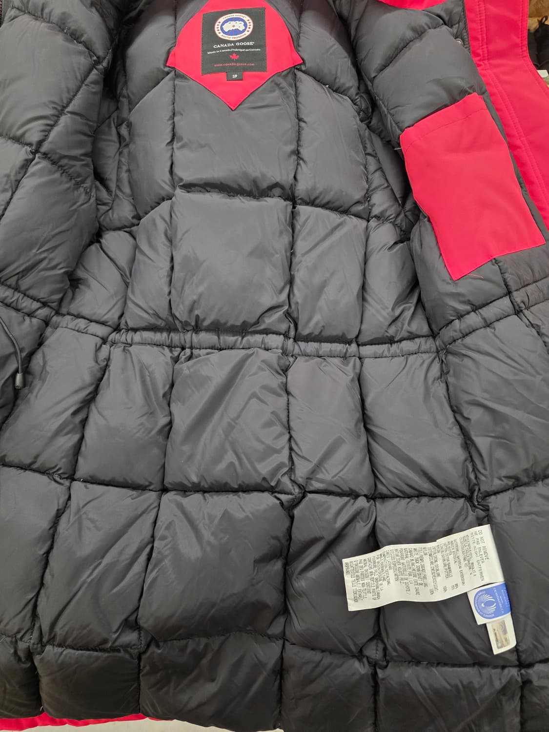 캐나다구스다운 여성패딩. 싸이즈 S
 상품이미지4
