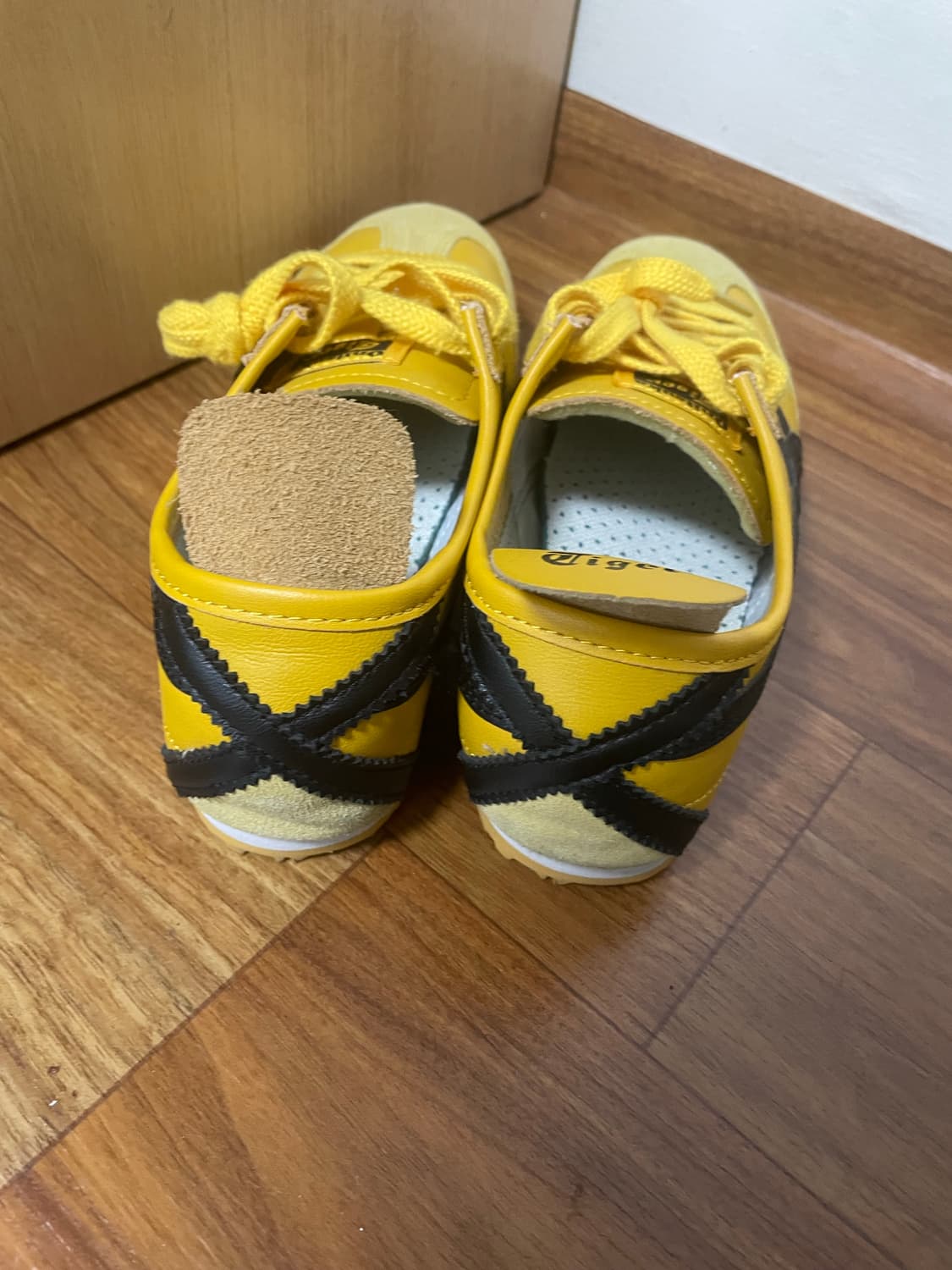 오니츠카타이거 멕시코 66 스니커즈 옐로우 블랙 상품이미지3