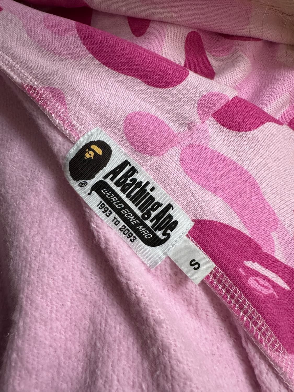 BAPE x 캑터스 잭 x 돈 톨리버 포우 퍼 샤크 집 후드 핑크 상품이미지8
