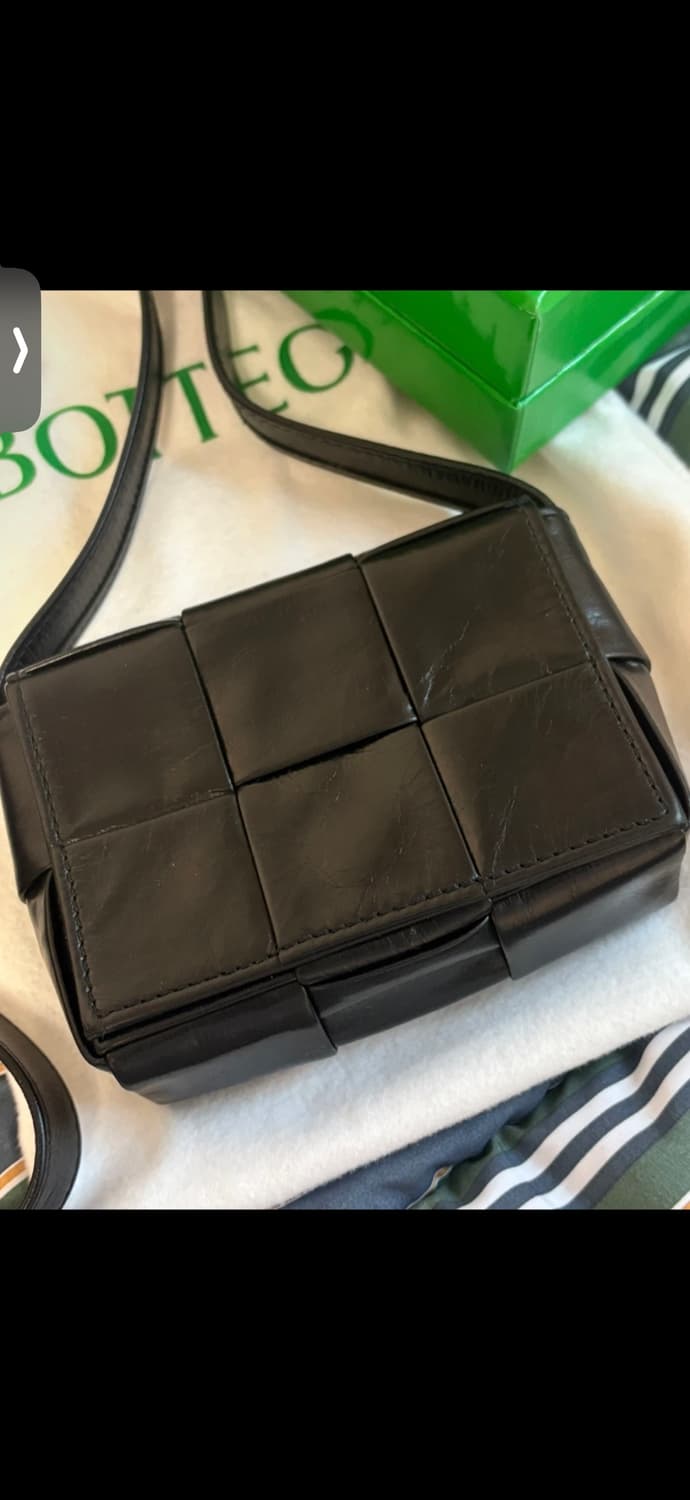 보테가 베네타 미니 레더 카세트백 블랙 상품이미지9