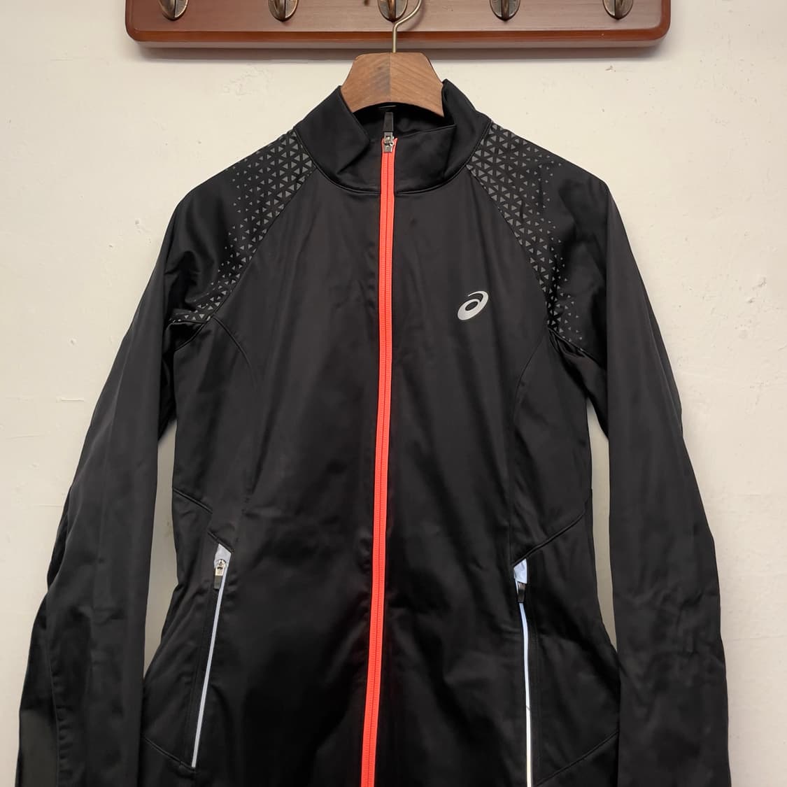 아식스 (우먼) 러닝 모션 프로텍트 바람막이 자켓   상품이미지3