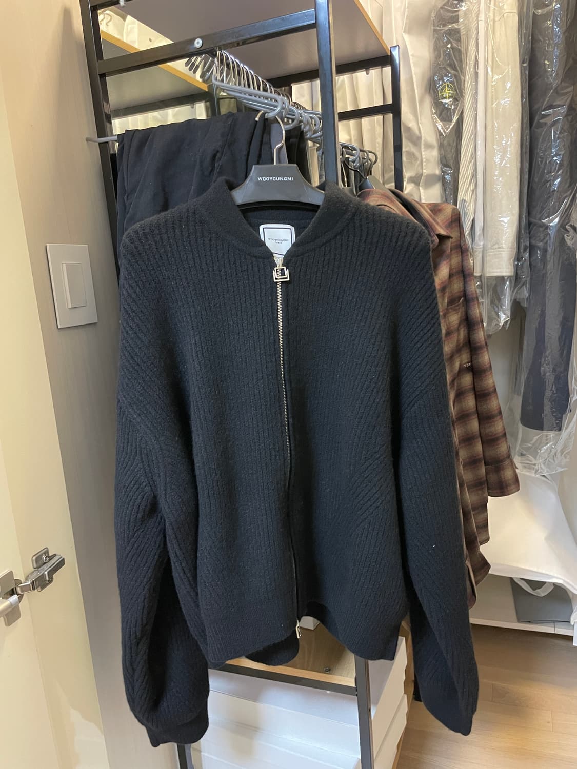 우영미 24fw 블랙 집업 스웨터 50사이즈 상품이미지1