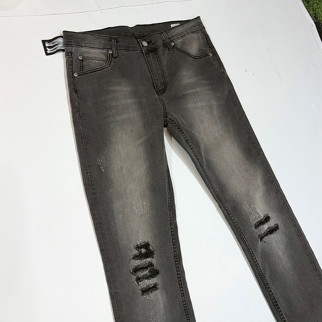 칩먼데이 데미지드 슬림 스트레이트 블랙진 (32) 상품이미지2