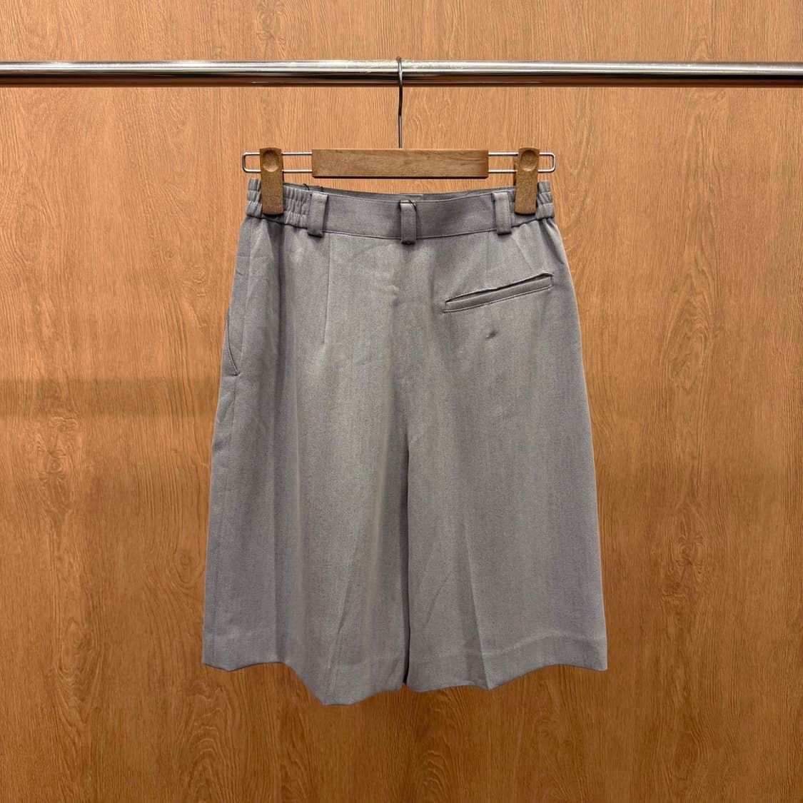 끌로에 하프 팬츠 슬랙스 핀턱 와이드핏 디테일 밴딩 반바지 그레이 상품이미지3