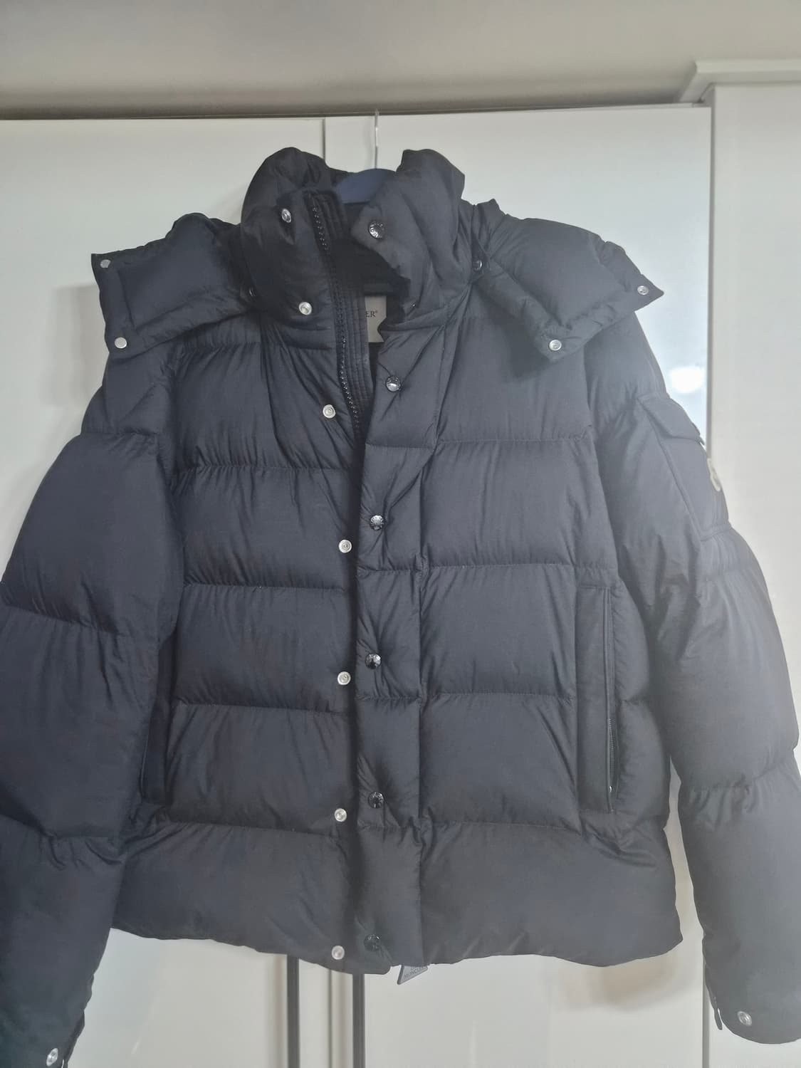 몽클레어 마야 70 후드 숏패딩 블랙 5사이즈 상품이미지2