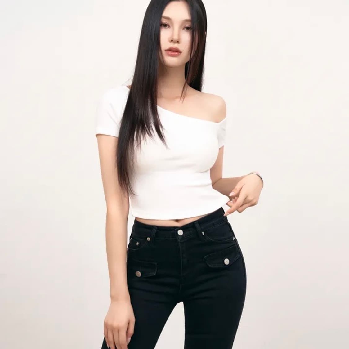델라인 MADE 언발란스 원숄더 크롭티셔츠 화이트 상품이미지2