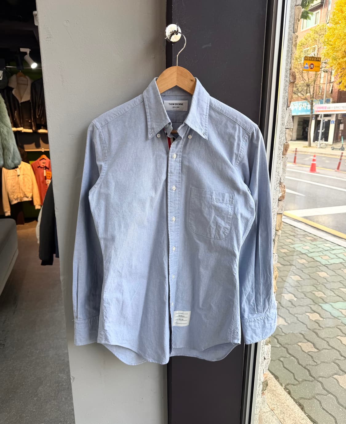 1/ 톰브라운 라이트블루 클래식 셔츠 상품이미지3
