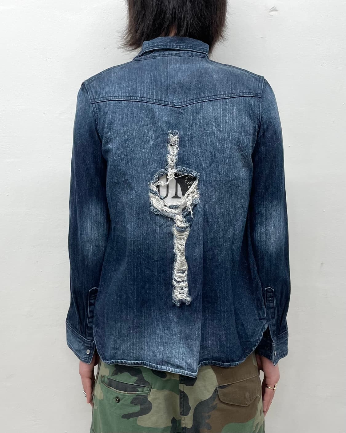 Distressed Spike Stud Denim Shirt  상품이미지2