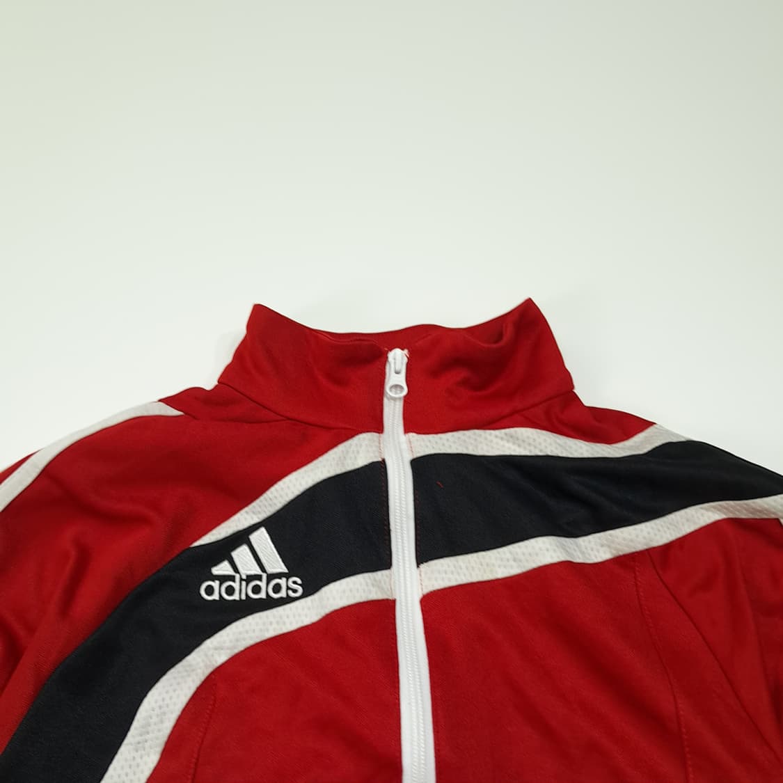 CL913 FREE 아디다스 00s 레드 리메이크 크롭 자켓 상품이미지2