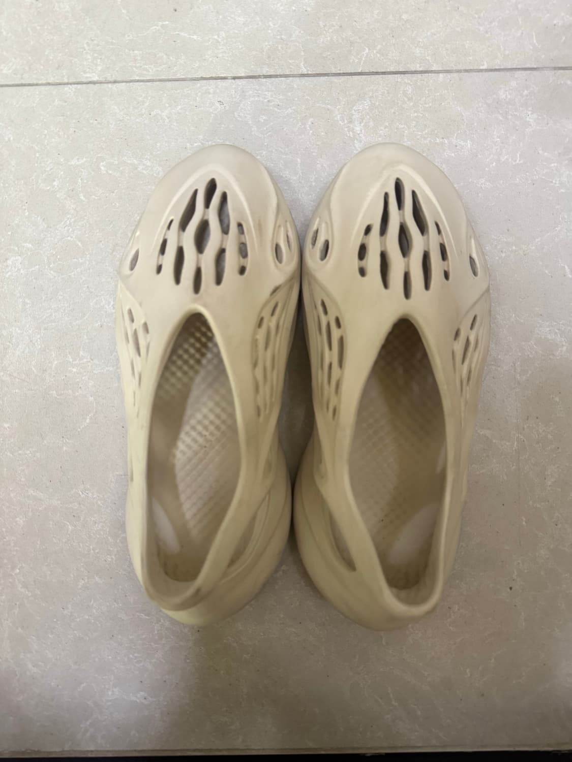 아디다스 이지 폼 러너 샌드 상품이미지2