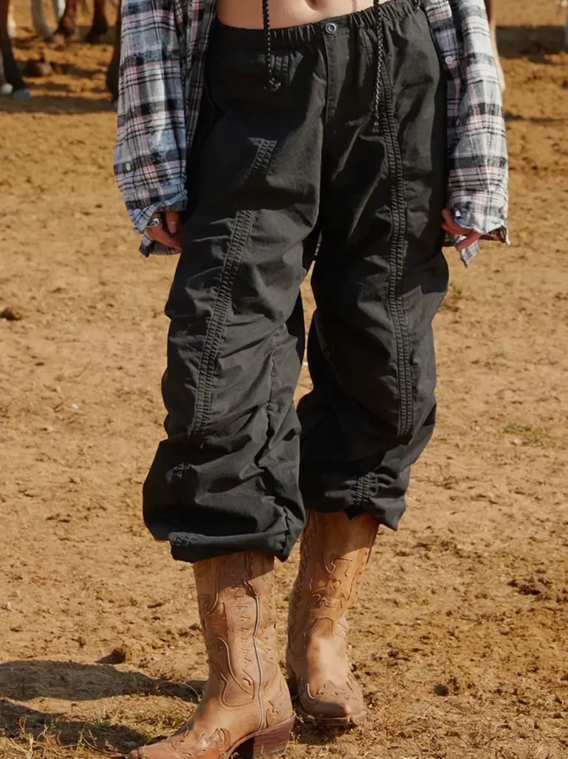 에즈이프 캘리 SHIRRING PARACHUTE PANTS BLACK 상품이미지1