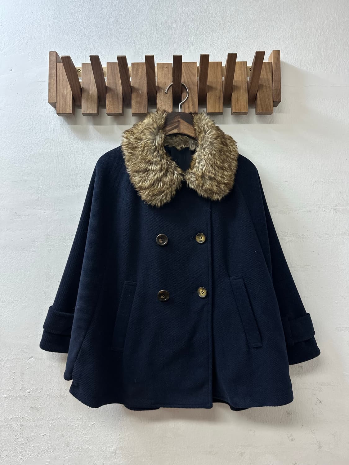 일본빈티지 칼라(탈부착가능) 퍼 디테일 케이프 코트  상품이미지1