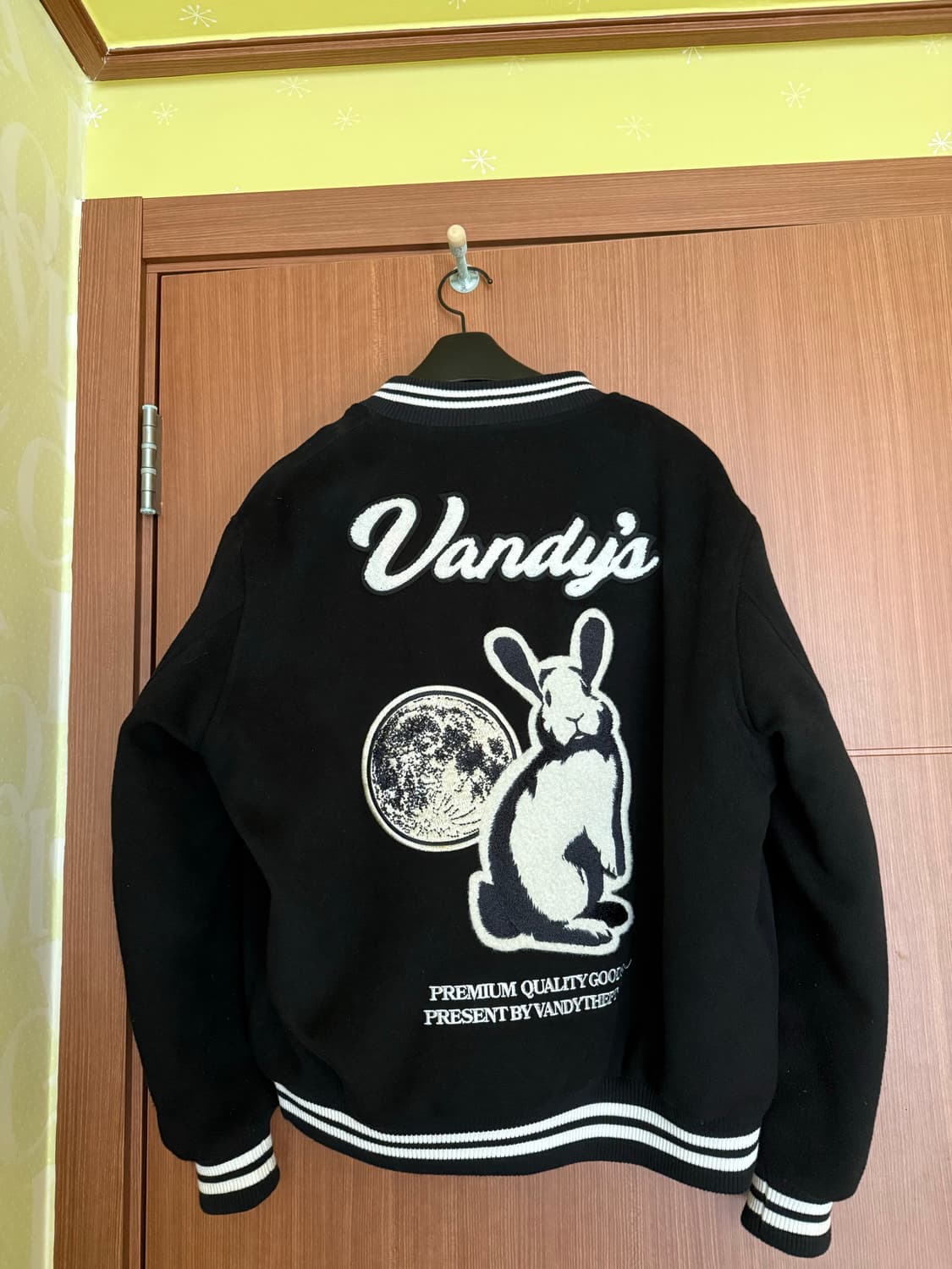 반디 더 핑크 이어 오브 래빗 바시티 자켓 블랙 S 상품이미지2