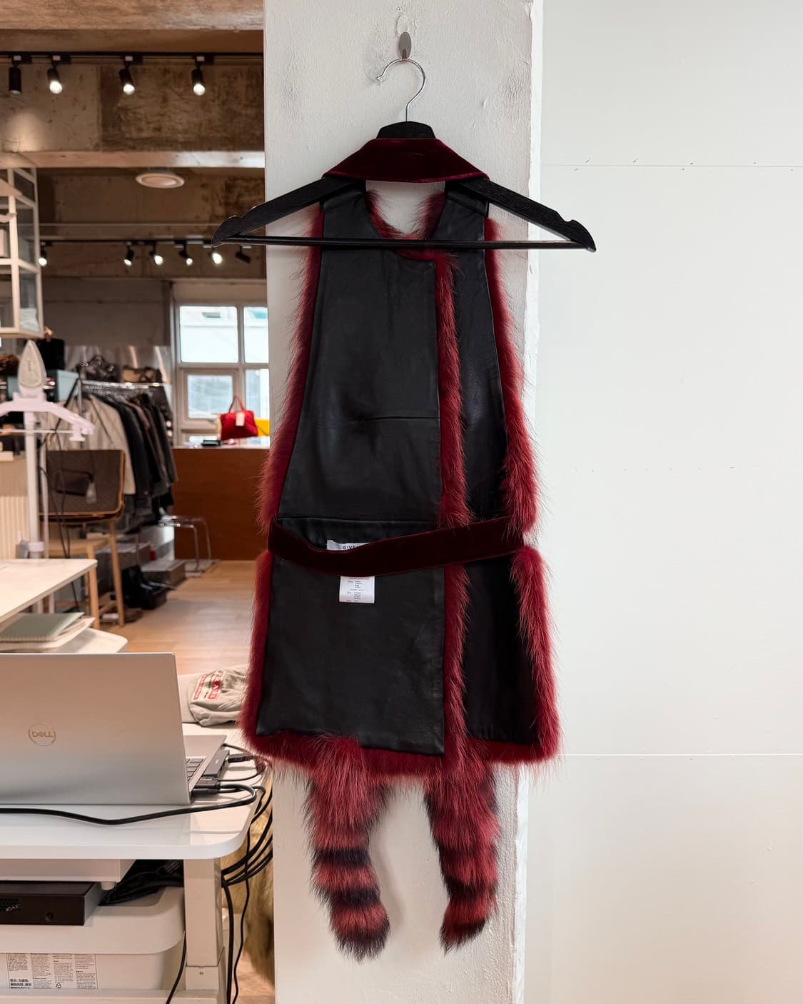 지방시 레드 15fw 리카르도 티시 라쿤 퍼 베스트 자켓 상품이미지6