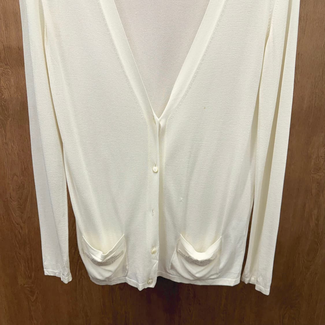 막스마라 브이넥 긴팔 니트 가디건 무지 디테일 루즈핏 아이보리 상품이미지5