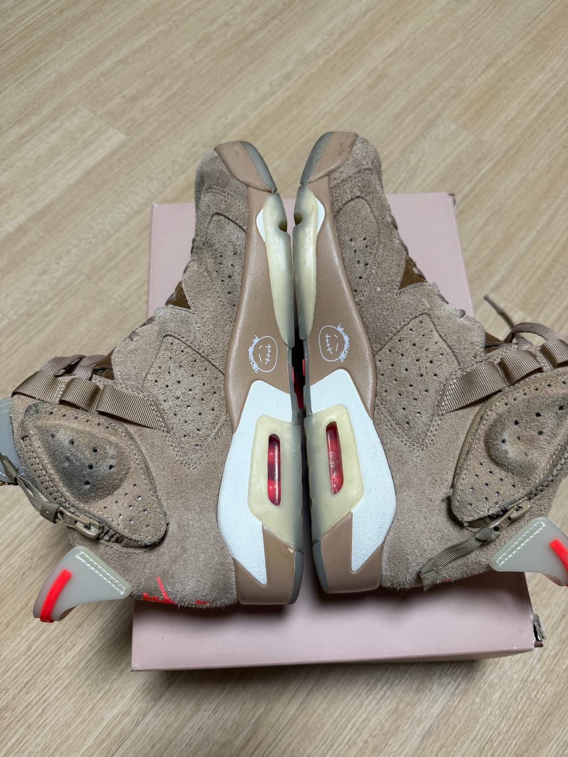 조던 6 x 트래비스 스캇 레트로 SP 브리티쉬 카키 280 상품이미지3