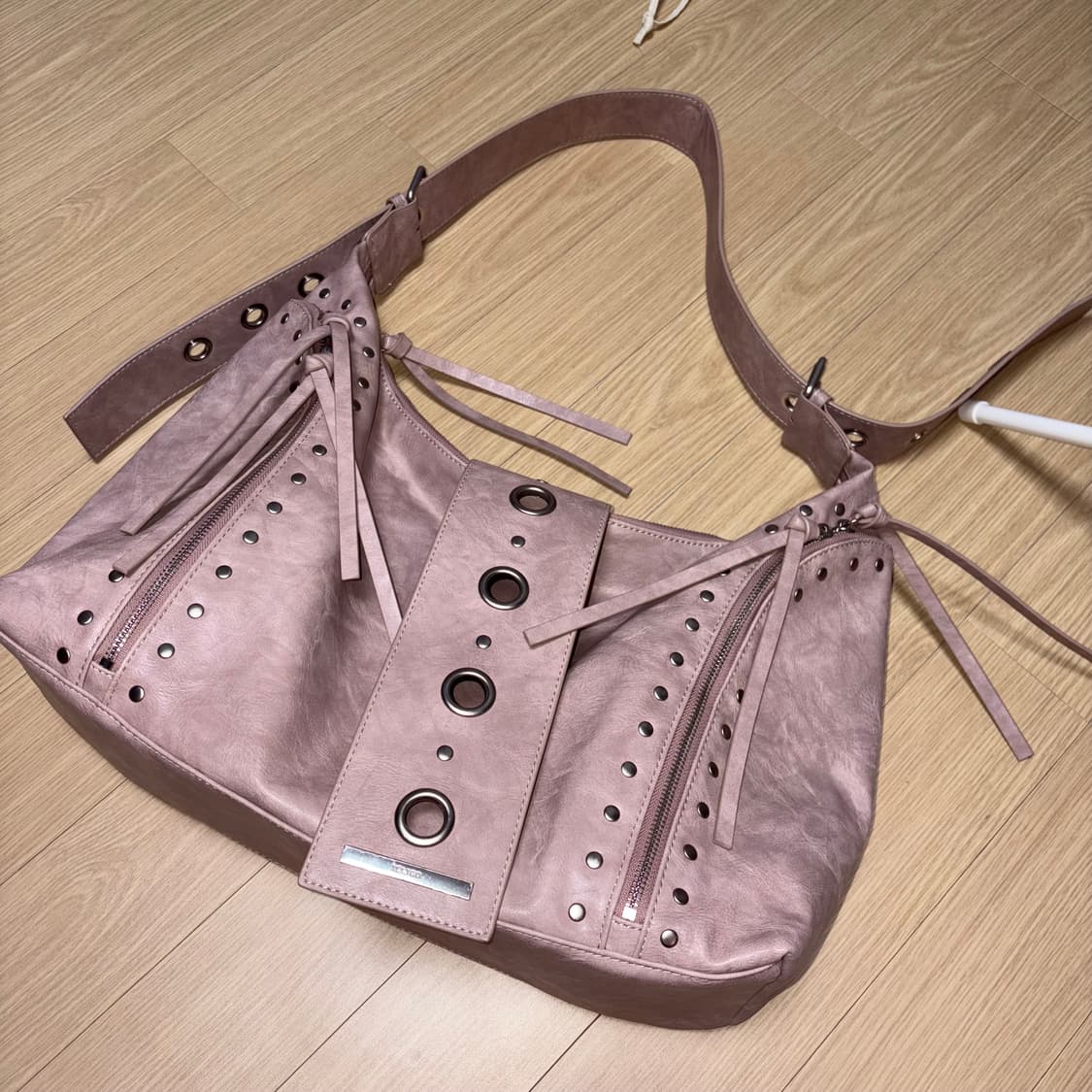 1회착용) 일리고 리프 아일렛 빅 숄더백 핑크 상품이미지4