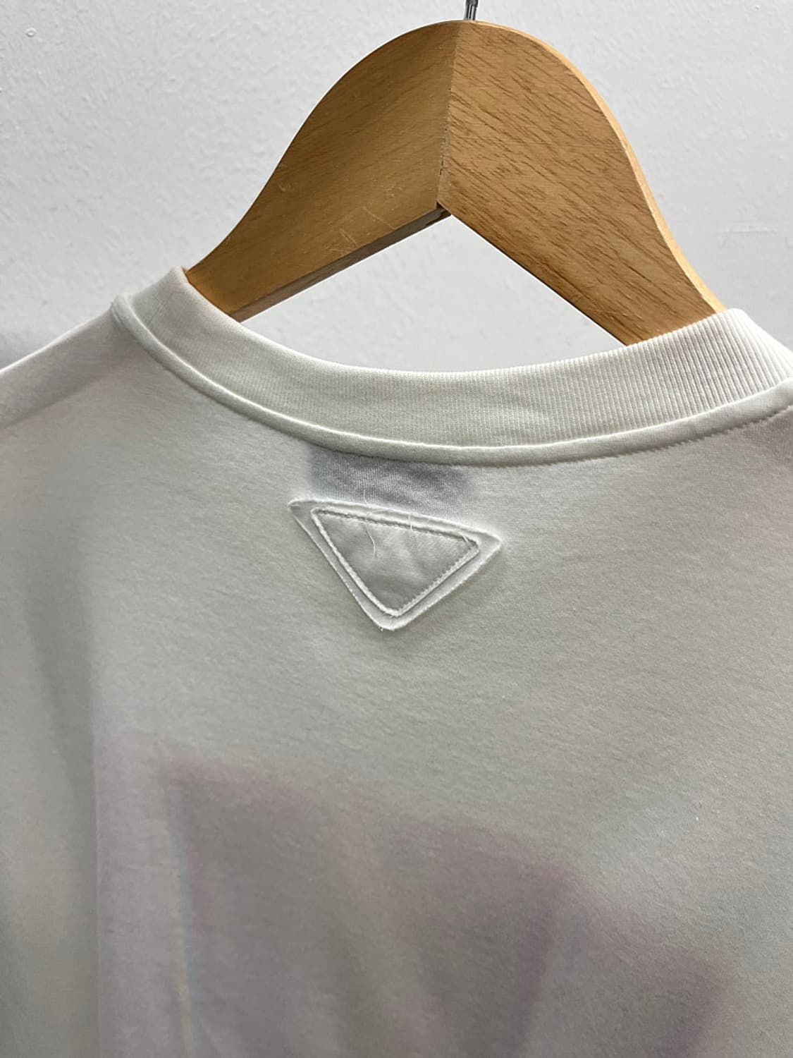 여) 프라다 프린트 반팔티  상품이미지7