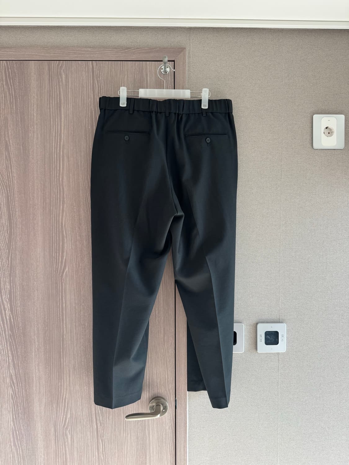 [Uniqlo] 유니클로 U 테이퍼드 핏 슬랙스_블랙 (XL) 상품이미지2