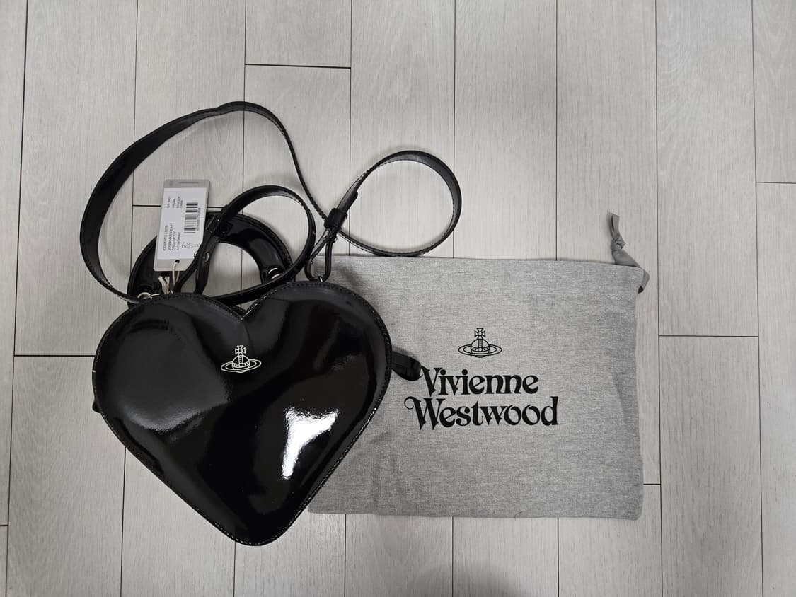 (새상품) 비비안웨스트우드 블랙하트 크로스백 상품이미지5