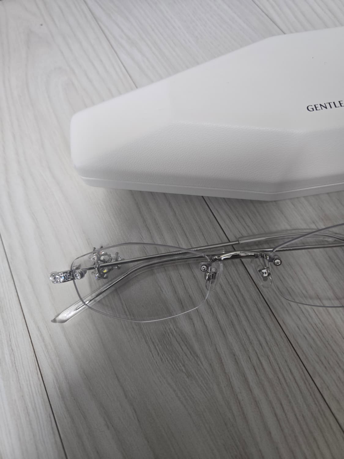 젠틀몬스터 글리츠02 안경  상품이미지3