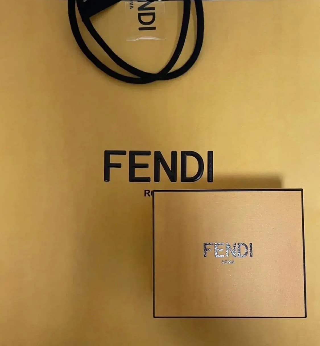 [미개봉 새상품] 펜디 23 FF 나노 바게트 참백 화이트 상품이미지8