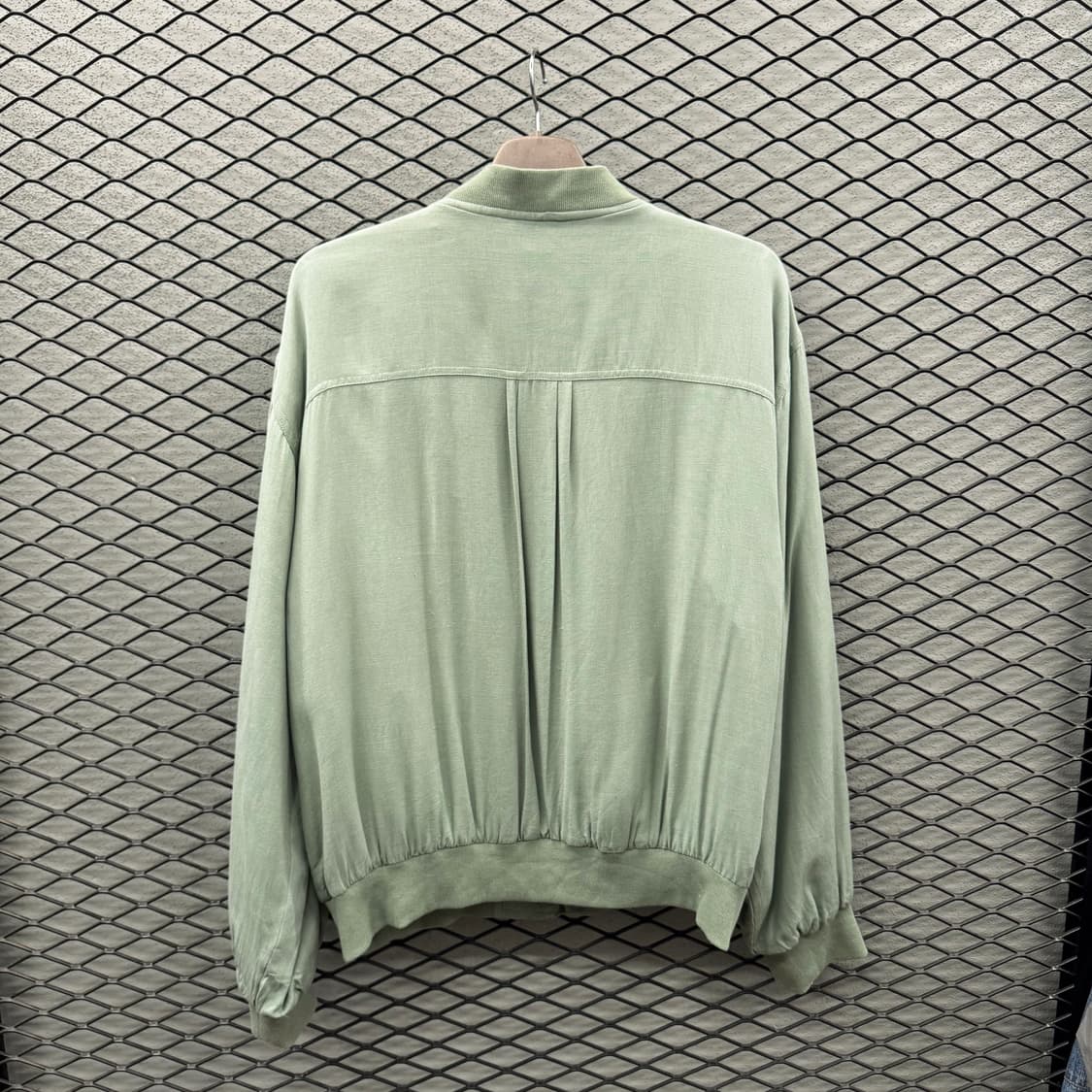 USA VINTAGE 실크 봄버 자켓 플리츠 디테일 연카키 상품이미지3