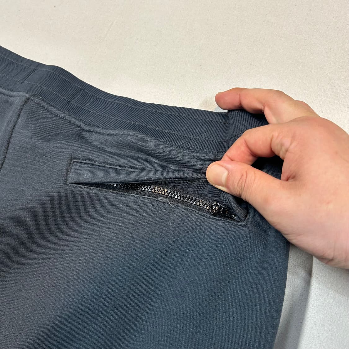 L) 스톤아일랜드 나일론 메탈릭 포켓 트레이닝 조거 팬츠 상품이미지9