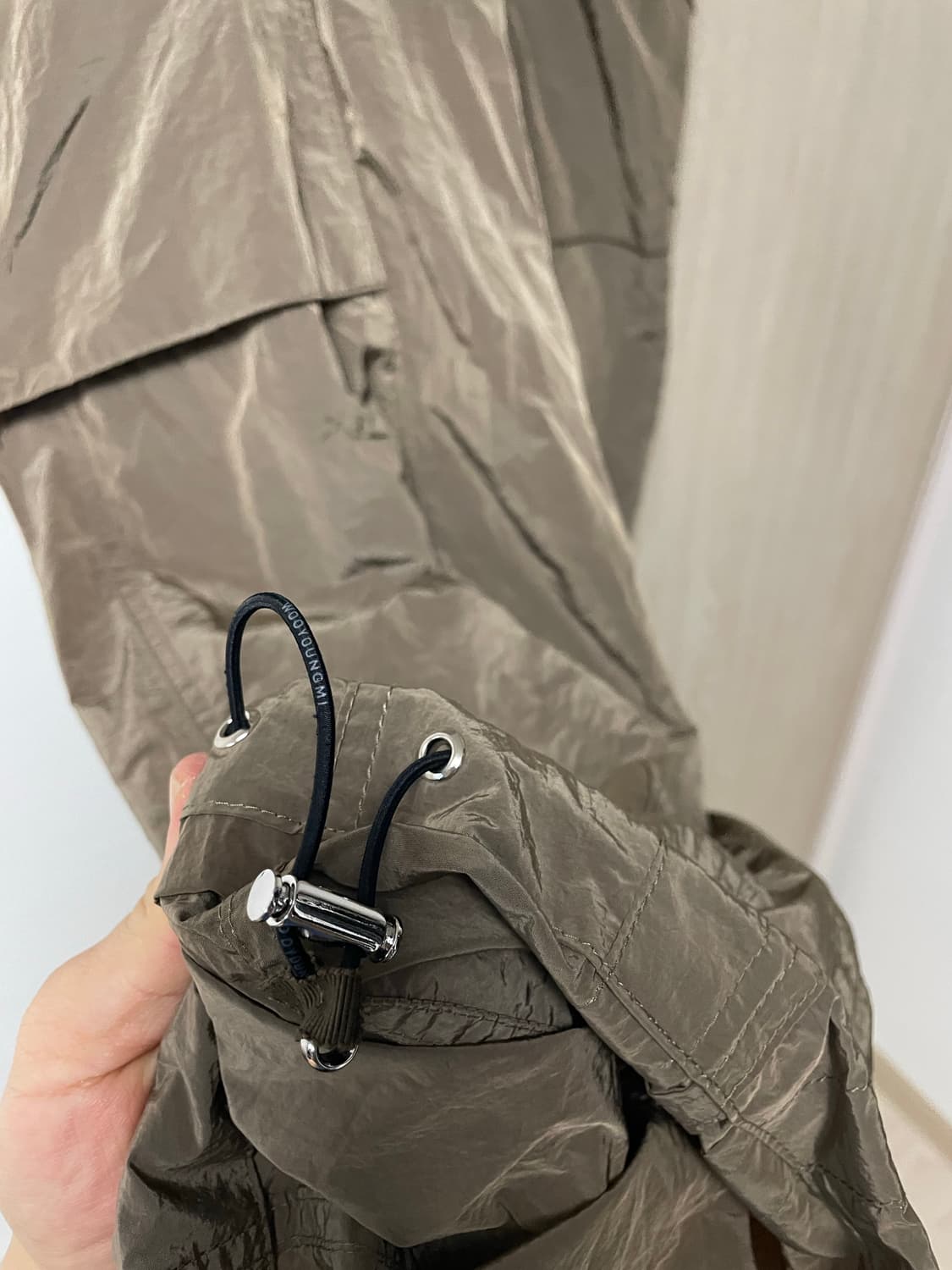 50사이즈 택달린 새상품, 우영미 크링클 나일론 스트링 카고팬츠 카키 상품이미지5