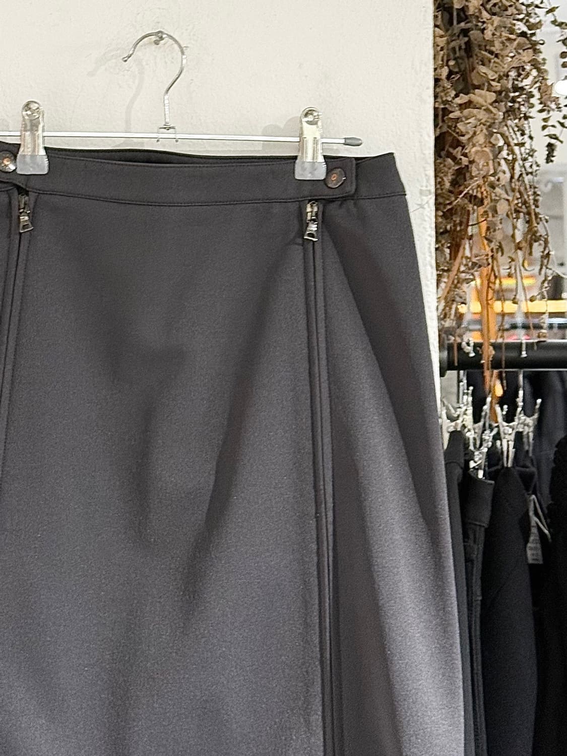 프라다 그레이 사이드 지퍼 미디 스커트 상품이미지3