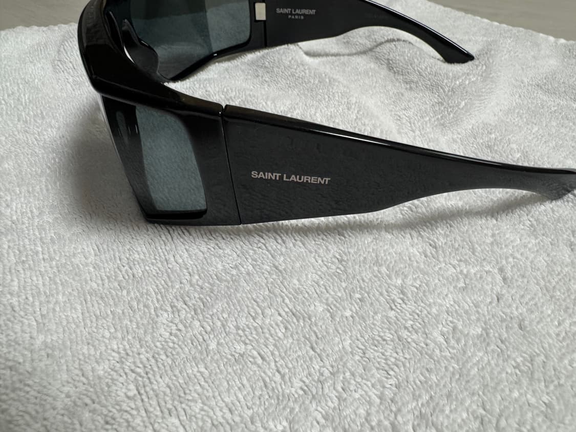 생로랑 Saint Laurent 선글라스 플레이보이 카티 착용 상품이미지3