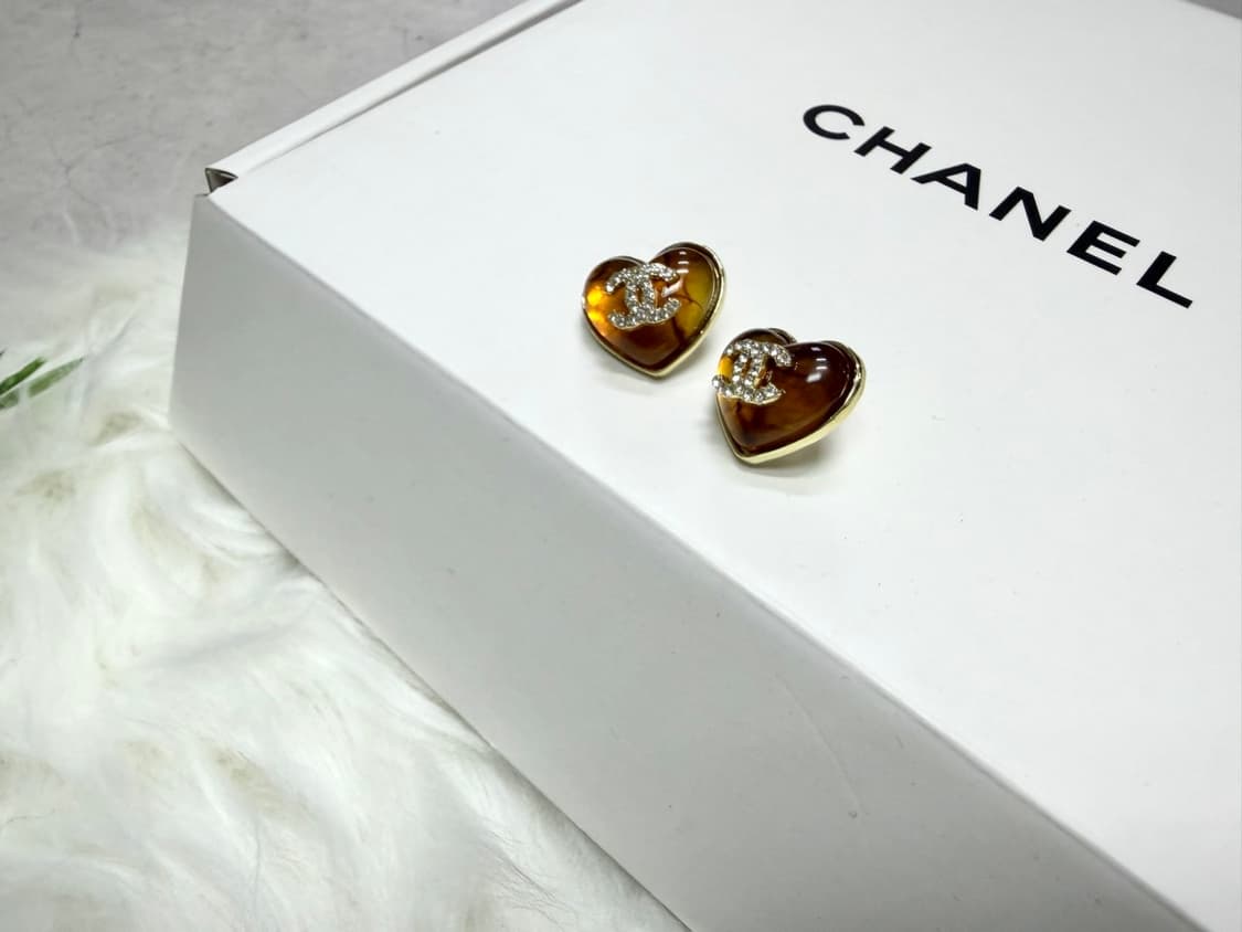 샤넬 오로라 하트 CC 포인트 이어링 상품이미지4