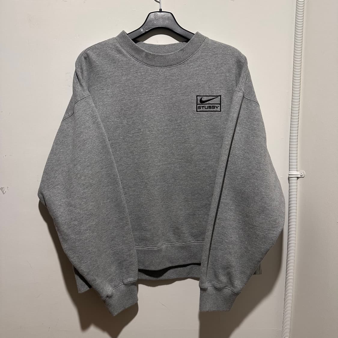 나이키 스투시 그레이 맨투맨 상품이미지1