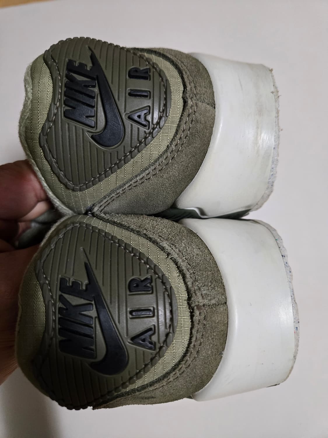 나이키 에어맥스 90 뉴트럴 올리브 미디움 올리브 상품이미지4
