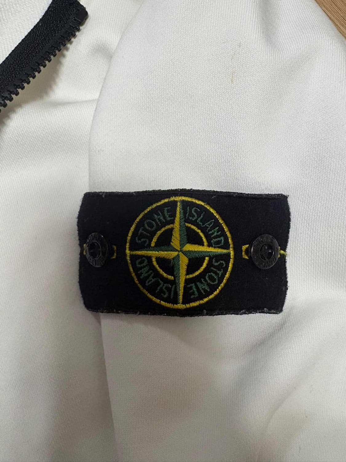 스톤아일랜드 후드집업 화이트 22ss 상품이미지3