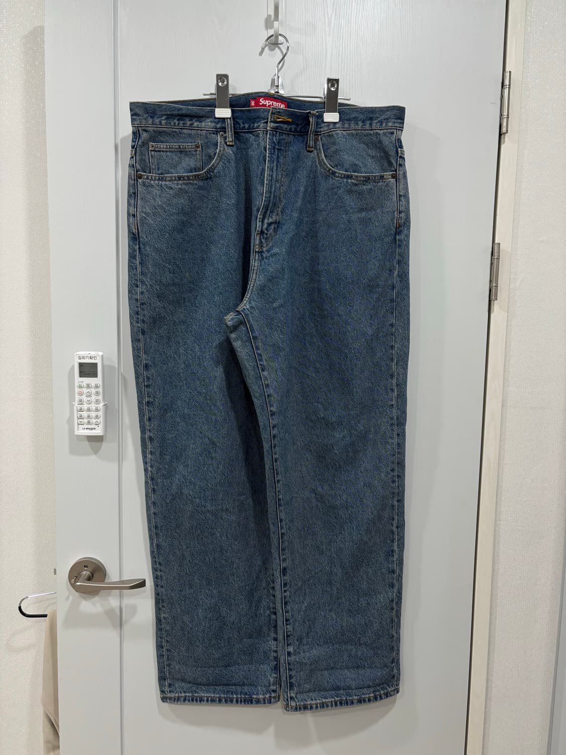 슈프림 배기 진 워시드 인디고 (24FW) 상품이미지2
