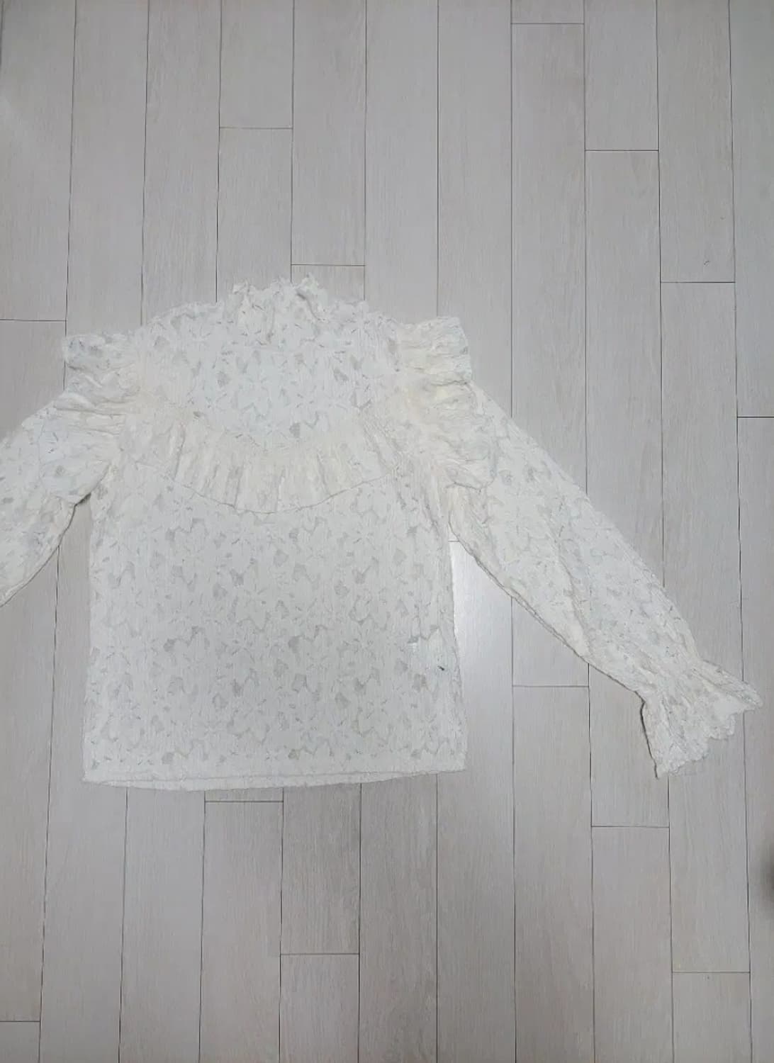 새상품급처!플라스틱아일랜드 레이스 소매러플프릴 니트블라우스 레니본st 상품이미지1