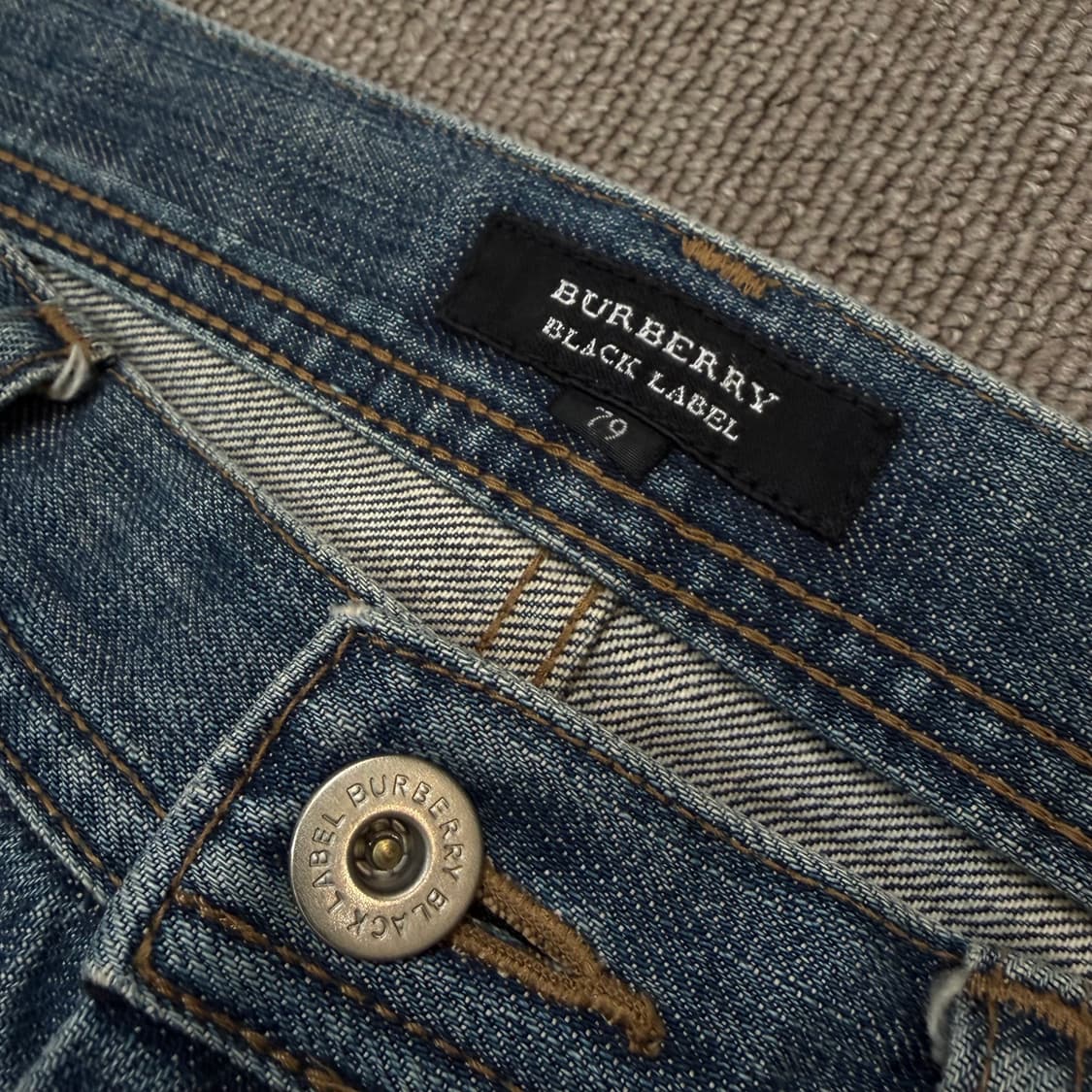 BURBERRY 버버리 블랙라벨 슬림스트레이트 데님 팬츠  상품이미지2