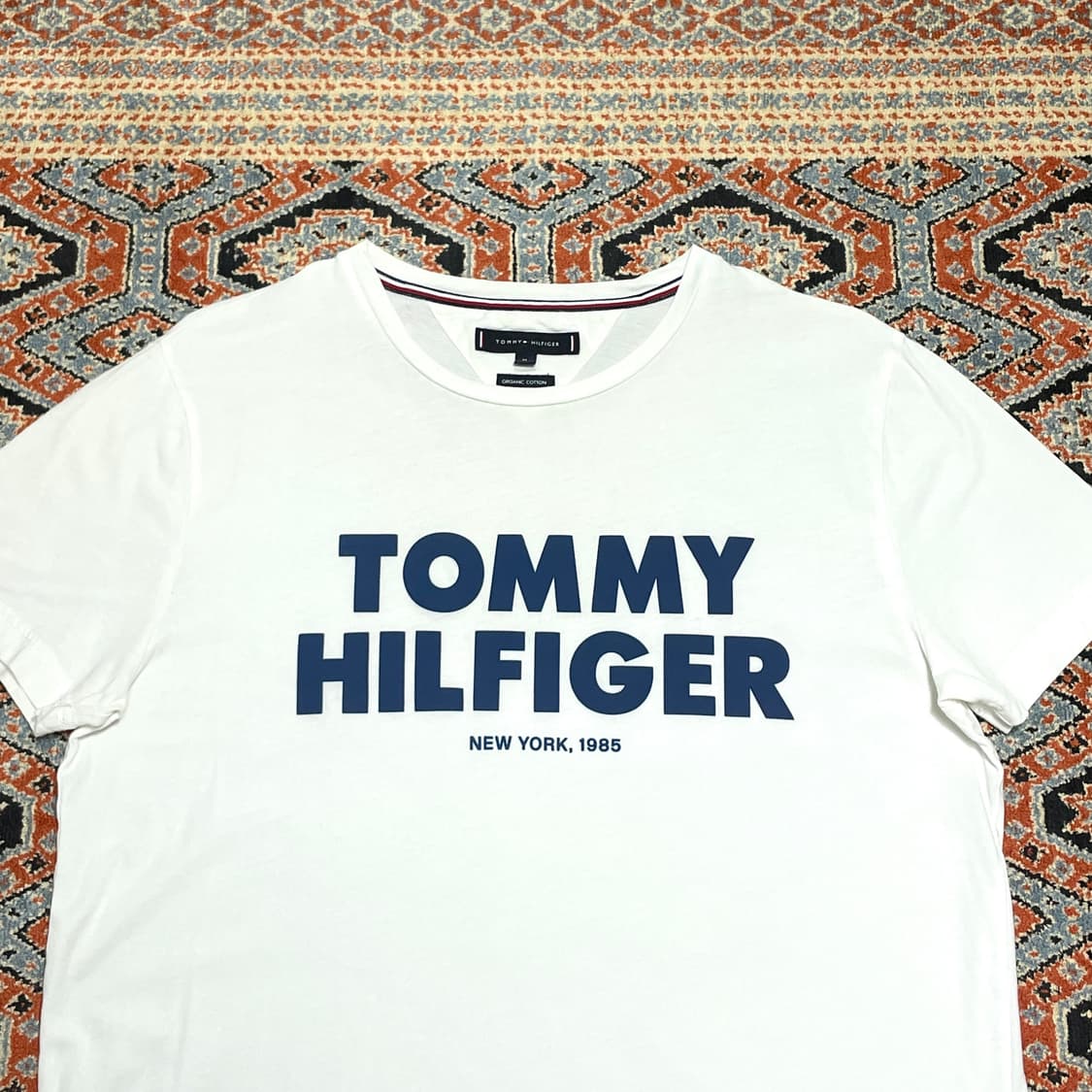타미힐피거 스펠로고 화이트 반팔티셔츠 남성M 상품이미지2
