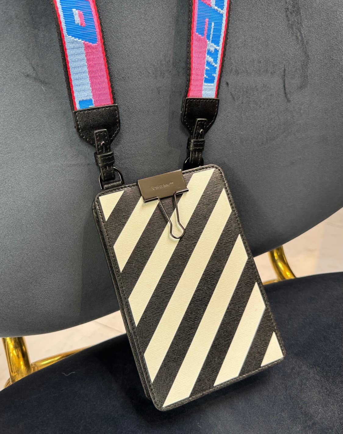 오프화이트 스트라이프 크로스백 상품이미지4