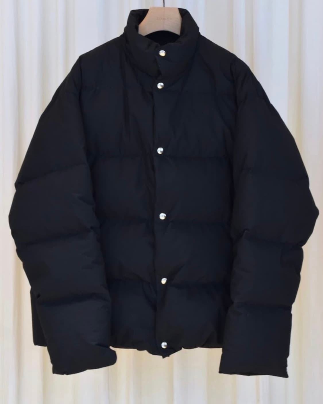 코모리 코튼나일론패딩 24시즌 2사이즈 팝니다! 상품이미지1