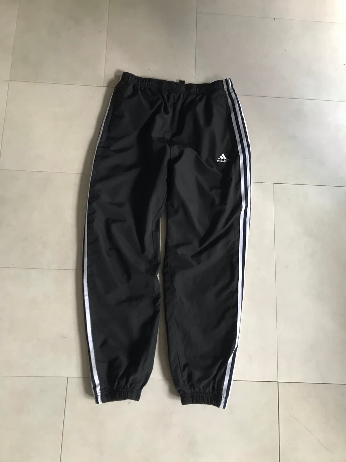 아디다스 블랙 와이드핏 삼선 트레이닝팬츠 상품이미지5