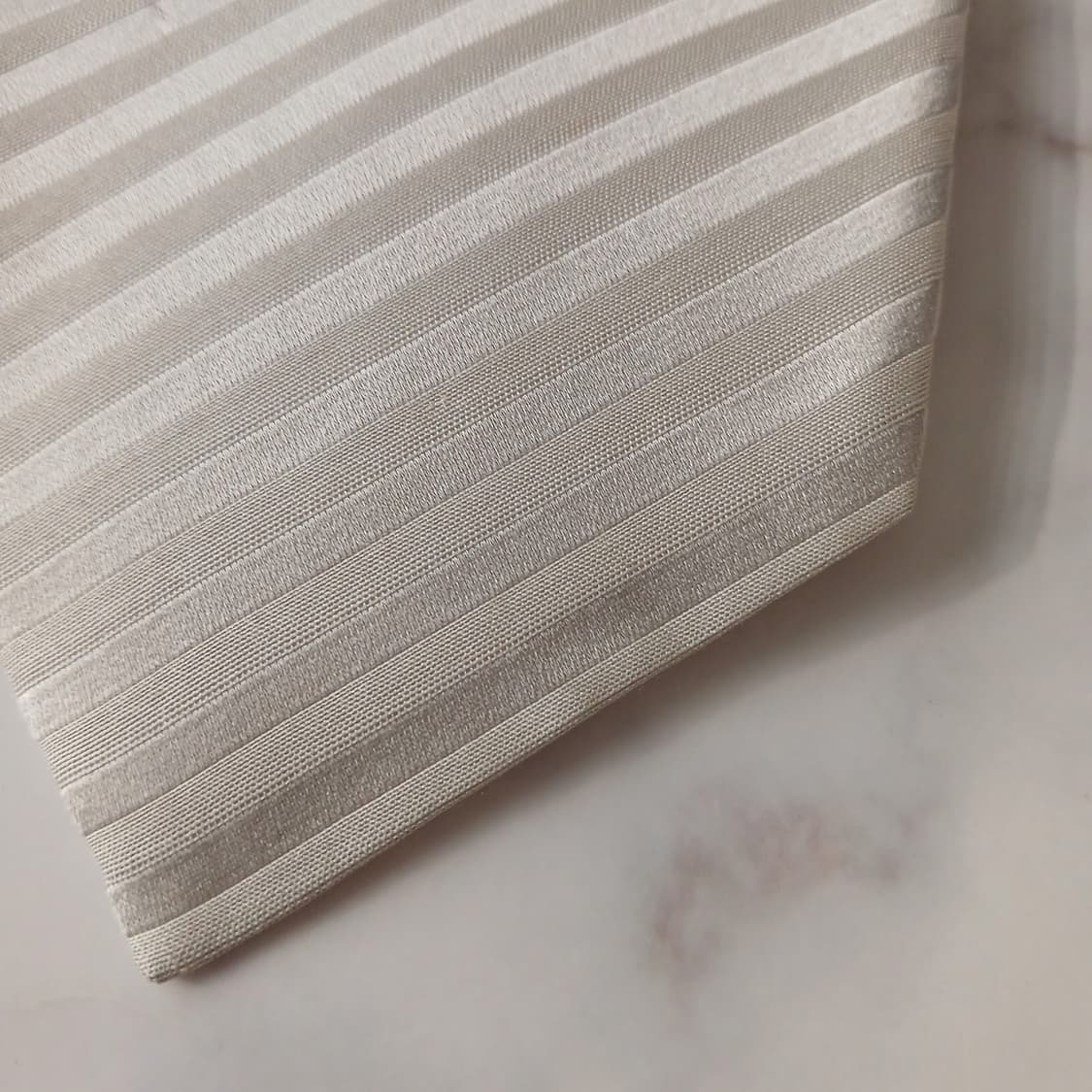 엠포리오 아르마니 실크 스트라이프 넥타이 9cm A등급 A18898
 상품이미지6