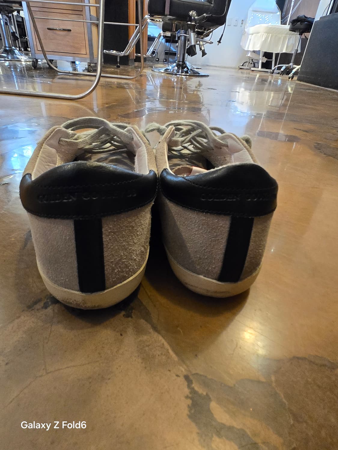 골든구스 슈퍼스타 스니커즈 41사이즈 팔아요  상품이미지4