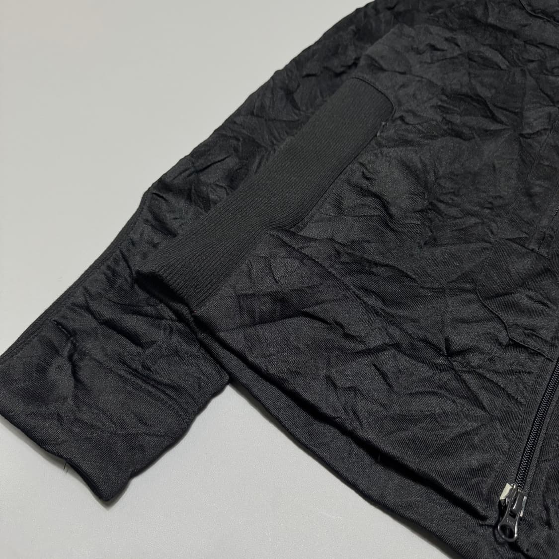 Y-3 블랙컬러 폴리에스터 혼방 하이넥 가공 링클 자켓 상품이미지5