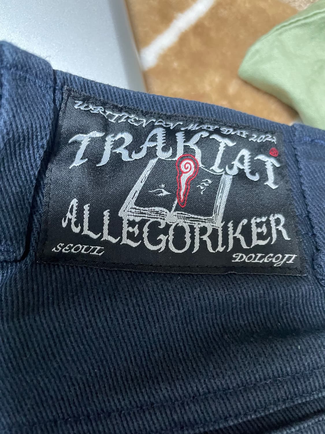 트락타트 칼 마르크스 그래픽 팬츠 상품이미지4