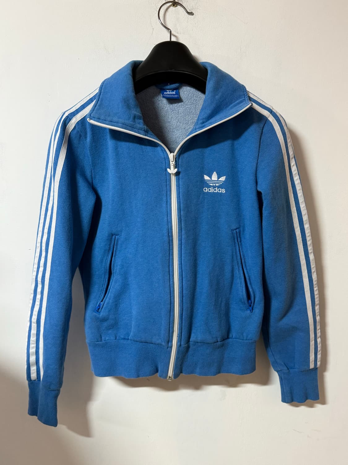 아디다스 Y2K 스카이블루 삼선 크롭 트랙탑 상품이미지2