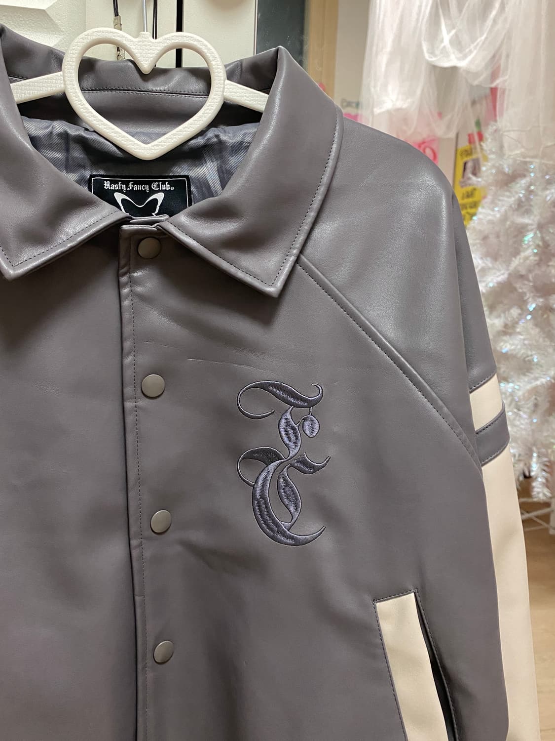 네스티팬시클럽 가죽재질 바시티재킷 상품이미지7