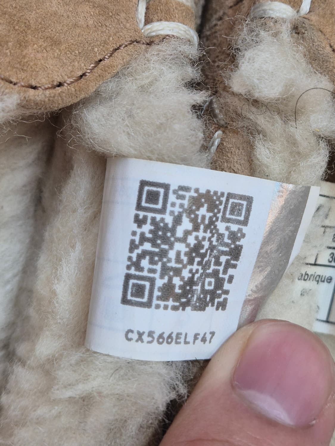 어그 모카신 슬리퍼 단화입니다. 부드러운 스웨이드 재질이라 고급스러워요. 상품이미지5